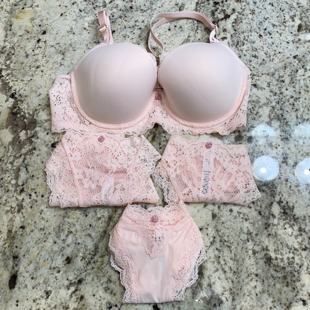 NWT/NWOT *Bundle* Victoria's Secret Bra + Underwear (36C + S/XS underwear)